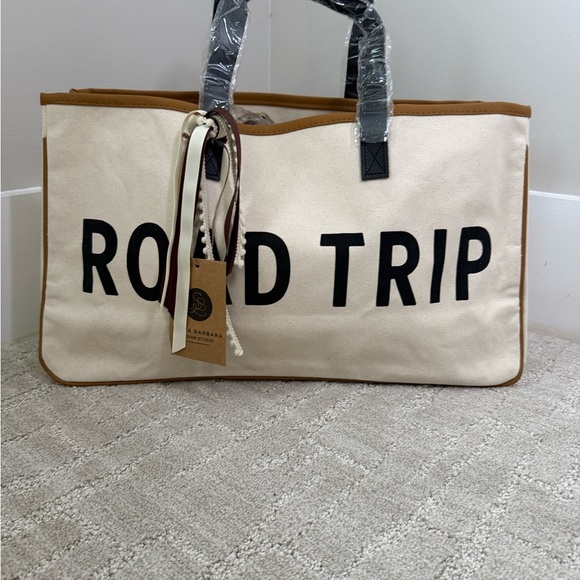 Stylish White and Tan Tote Bag - Picture 4 of 6